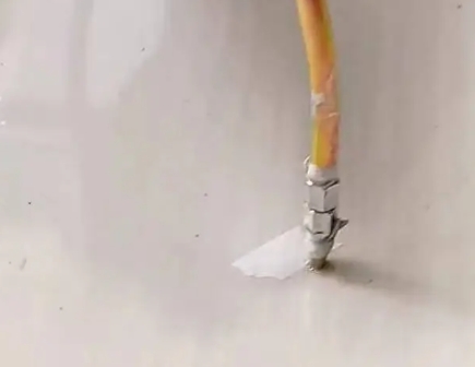 华亭瓷砖空鼓维修公司专业解答在瓷砖铺贴过程中，如果使用的砂料过粗（如全部使用了粗砂），可能会导致以下问题
